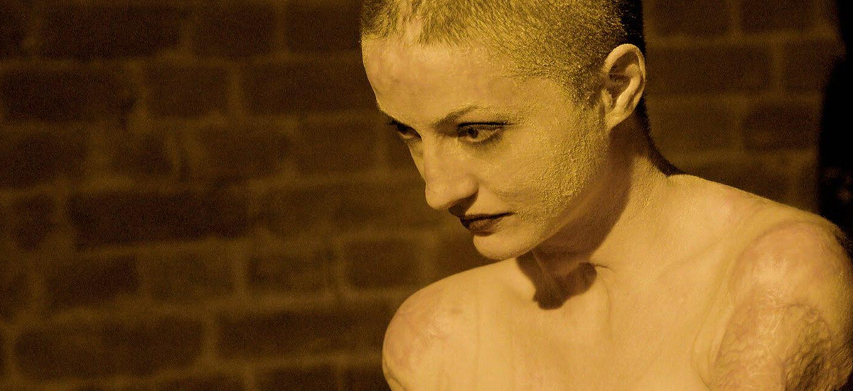 olhar a leste colective